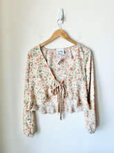 Load image into Gallery viewer, Sadie &amp; Sage Long Sleeve T-Shirt Size Small
