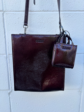 Load image into Gallery viewer, Guess Purse
