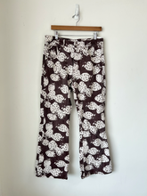 Load image into Gallery viewer, Bdg Pants Size 9/10 (30)
