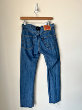 Load image into Gallery viewer, Levi Denim Size 5/6 (28)
