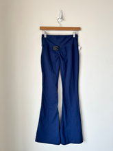 Load image into Gallery viewer, Princess Polly Athletic Pants Size 3/4 (27)
