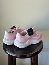 Load image into Gallery viewer, Nike Casual Shoes Womens 6.5
