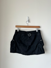 Load image into Gallery viewer, American Eagle Short Skirt Size 2

