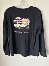 Load image into Gallery viewer, Levi Long Sleeve T-Shirt Size Large
