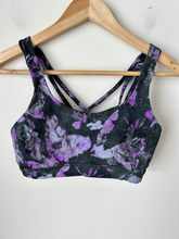 Load image into Gallery viewer, Lulu Lemon Sports Bra Size Medium
