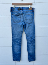 Load image into Gallery viewer, American Eagle Denim Size 32
