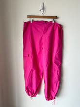 Load image into Gallery viewer, Fashion Nova Pants Size Extra Small
