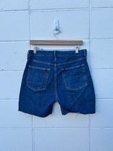 Load image into Gallery viewer, Gap Shorts Size 18/20
