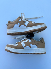 Load image into Gallery viewer, Bape Casual Shoes Womens 5
