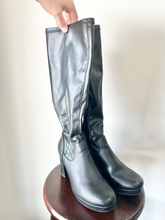 Load image into Gallery viewer, Sugar Boots Womens 7
