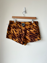 Load image into Gallery viewer, Bdg Shorts Size 7/8

