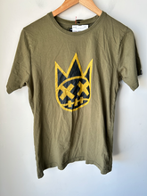 Load image into Gallery viewer, T-shirt Size Small
