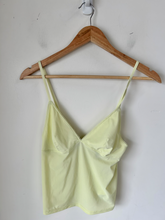 Load image into Gallery viewer, Urban Outfitters ( U ) Tank Top Size Medium
