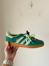 Load image into Gallery viewer, Adidas Casual Shoes Womens 10
