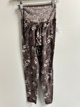 Load image into Gallery viewer, Offline Athletic Pants Size Medium
