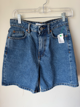 Load image into Gallery viewer, Denim &amp; Co Shorts Size 4
