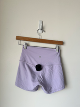 Load image into Gallery viewer, Lululemon Athletic Shorts Size 3/4

