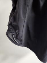 Load image into Gallery viewer, Lulu Lemon Athletic Shorts Size 3/4
