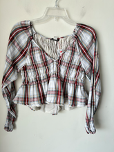 Load image into Gallery viewer, American Eagle Long Sleeve Top Size Medium
