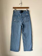 Load image into Gallery viewer, Old Navy Denim Size 2 (26)
