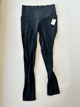 Load image into Gallery viewer, Offline Athletic Pants Size Medium
