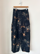Load image into Gallery viewer, Young La Athletic Pants Size Medium
