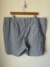 Load image into Gallery viewer, Vince Shorts Size XXL
