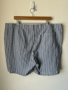 Vince Shorts Size XXL