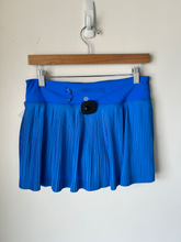 Load image into Gallery viewer, Lululemon Athletic Shorts Size Medium/6
