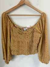 Load image into Gallery viewer, American Eagle Long Sleeve Top Size Medium

