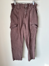 Load image into Gallery viewer, Pac Sun Pants Size Small
