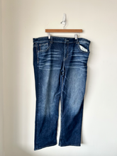 Load image into Gallery viewer, Bke Denim Size 42

