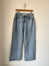 Load image into Gallery viewer, Denim Size 2 (26)
