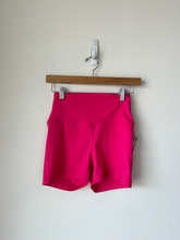 Load image into Gallery viewer, Yogalicious Athletic Shorts Size Small
