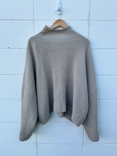 Load image into Gallery viewer, Topshop Sweater Size Large
