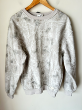 Load image into Gallery viewer, Comfrt Sweatshirt Size Small
