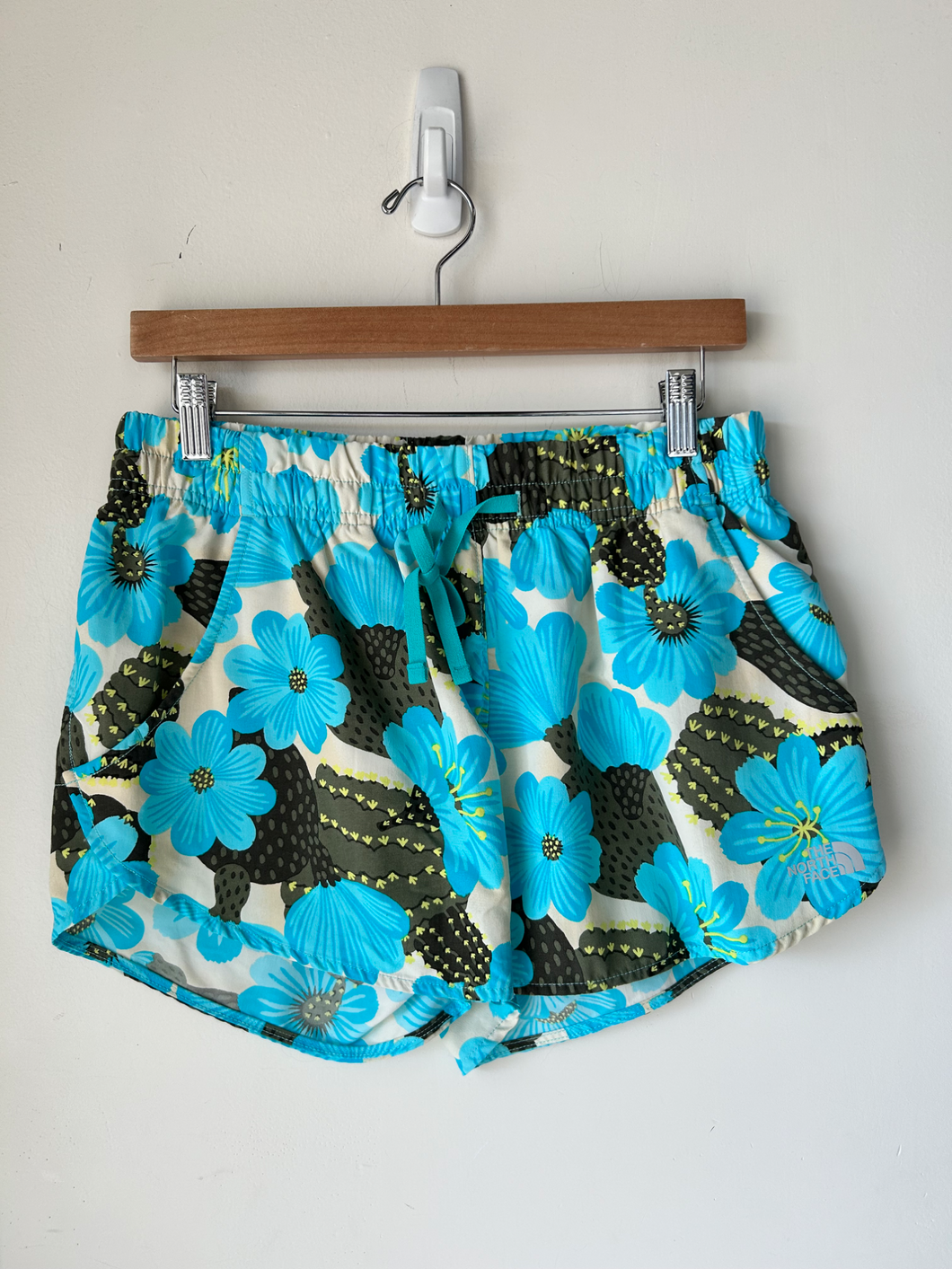 North Face Athletic Shorts Size Medium