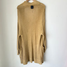 Load image into Gallery viewer, Aerie Sweater Size Medium
