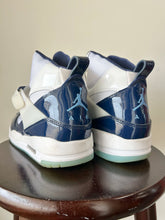 Load image into Gallery viewer, Air Jordan Mens Athletic Shoes Mens 11
